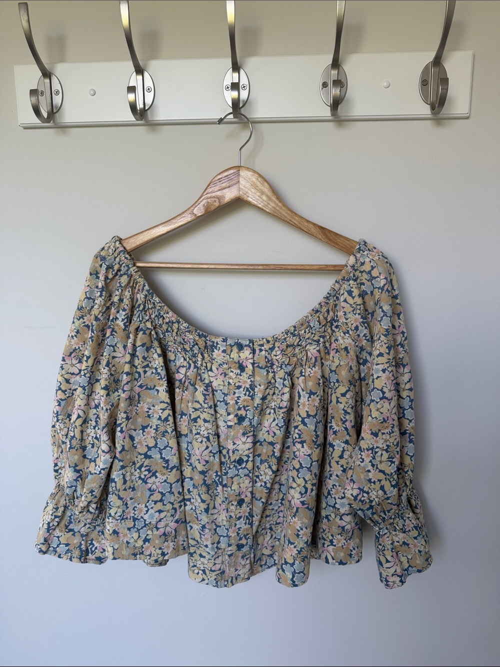 Free People Cropped Floral Peasant Top in Blue and Cream - Picture 3 of 4